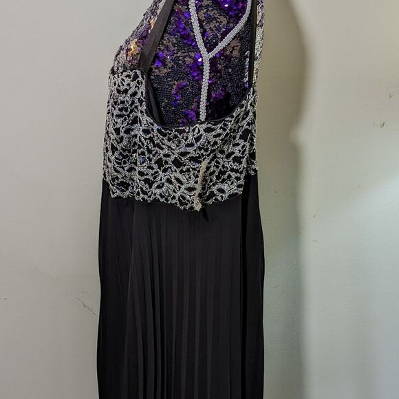 Dress Barn NWT 22W Black Gown with Silver Embroidered Glitter Top - Picture 3 of 3